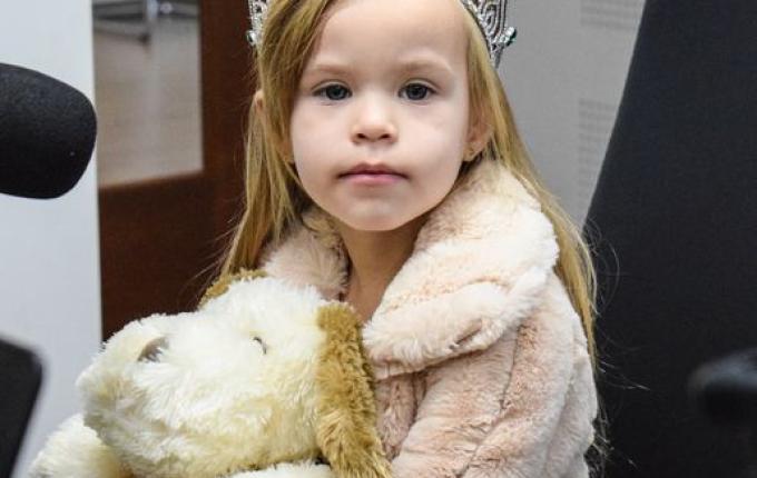 Peperi recebe Mini Miss Brasil 2022 de São Miguel do Oeste; ouça