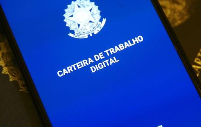 Brasil cria 155 mil empregos com carteira assinada em maio