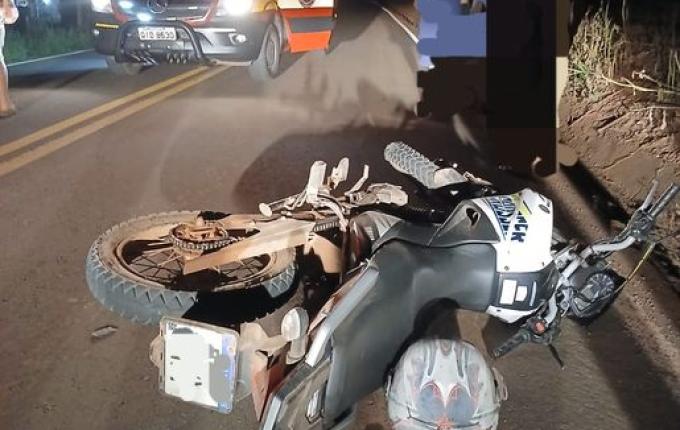 Motociclista sofre queda após colidir em cachorro no interior de Itapiranga