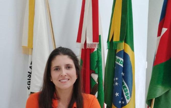 Pela primeira vez, mulher assume o comando de Belmonte durante férias do prefeito