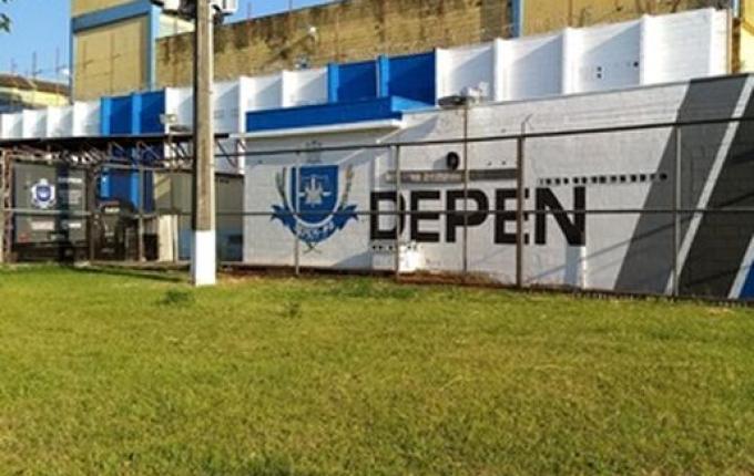 Detento tenta fugir de penitenciária e fica preso em buraco no Paraná