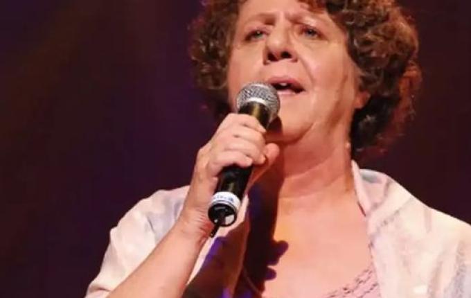 Morre a cantora e compositora Cristina Buarque