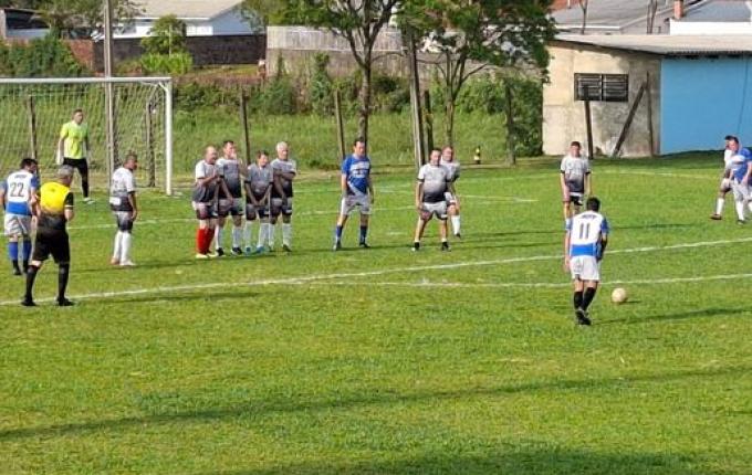 Jardim Peperi celebra 10 anos do primeiro título com vitória em jogo festivo