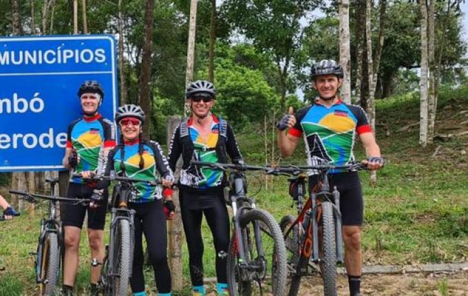 Grupo de amigos percorre ‘Vale Europeu’ de bicicleta