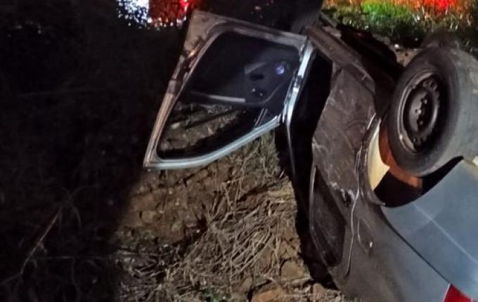 Colisão com capotamento deixa uma adolescente ferida em Riqueza