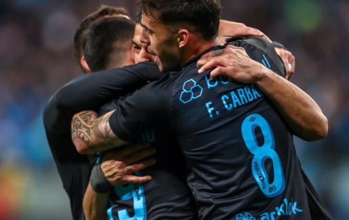 Grêmio vence o Cruzeiro e volta ao G-4 do Brasileirão