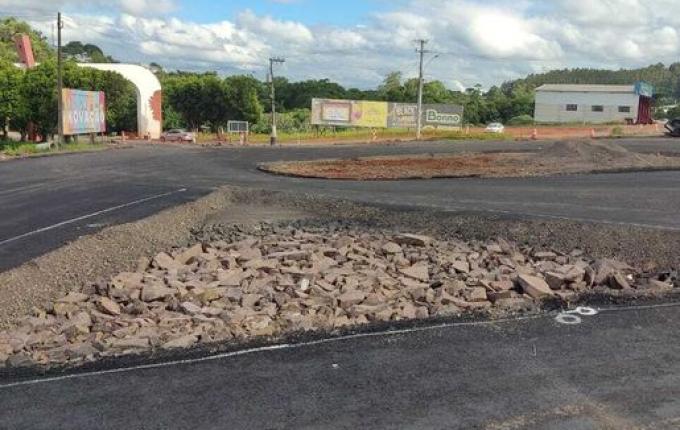 VÍDEO: empreiteira intensifica obras no trevo de acesso a São José do Cedro