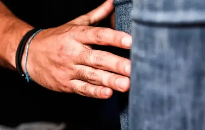 Médico é preso em SC suspeito de fazer exames invasivos e abusar de jovens durante consultas