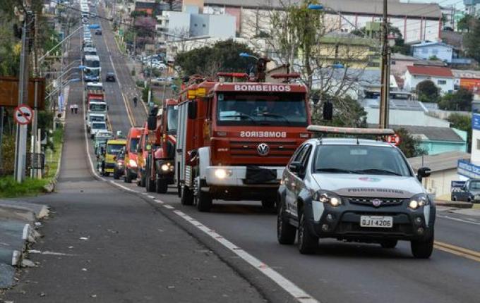 Carreata celebra o Dia do Colono e do Motorista em São Miguel do Oeste