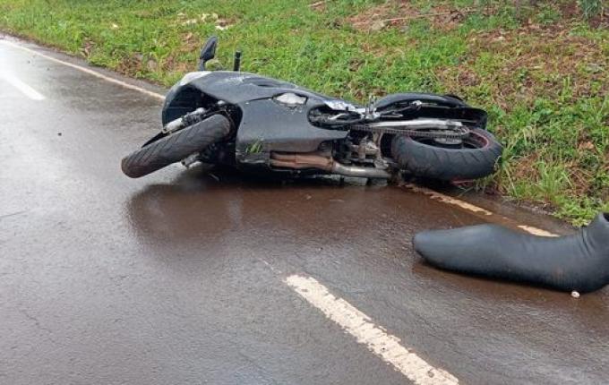 Jovem fica ferido em queda de motocicleta na SC-305, em Campo Erê