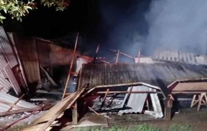 Residência é completamente destruída pelo fogo no interior de SJCedro