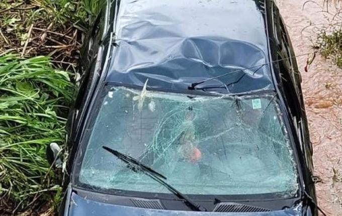 Mulher fica ferida em saída de pista no interior de Guaraciaba