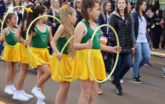 Desfile de sete de setembro em Campo Erê reúne grande público
