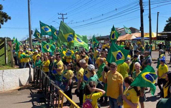 Grupo se mobiliza em frente ao 14º RCMec para ato nesta terça-feira