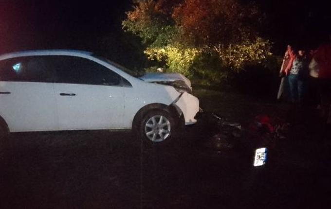 Colisão entre carro e moto deixa jovem ferido em São José do Cedro