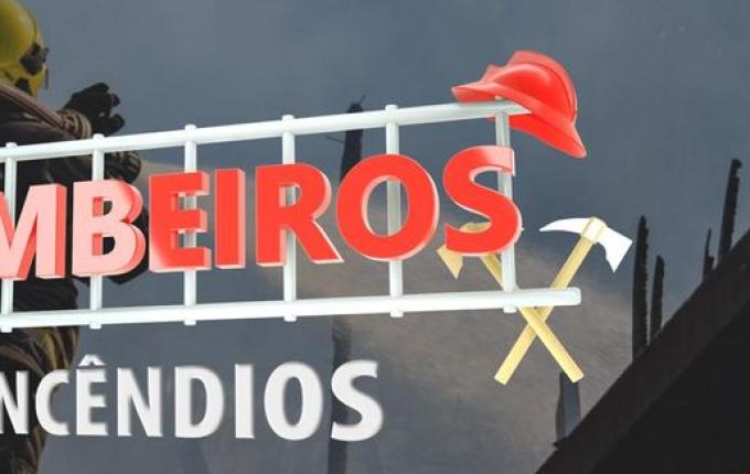 Bombeiros combatem incêndio em lavoura e mata nativa