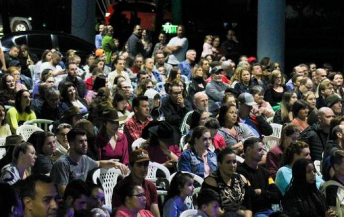 Fase classificatória do 1º FEMUSSMO reúne bom público na praça