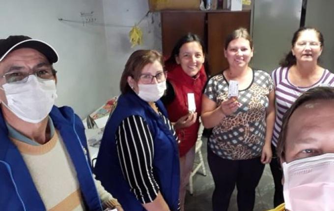 Lions Renascer de SJCedro realiza entrega de lembranças para a Páscoa