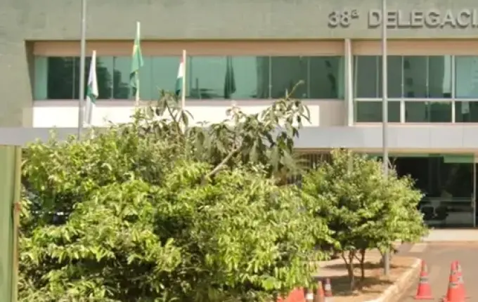 Farmacêutico é preso por lamber glúteo de mulher após injeção