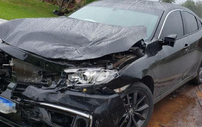 Mulher fica ferida em colisão frontal na SC-163, em São João do Oeste