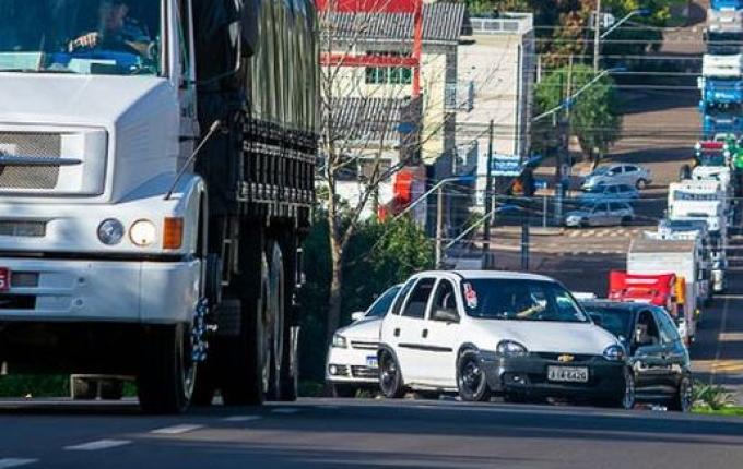 Trânsito em SMO terá lentidão durante desfile da festa do colono e motorista