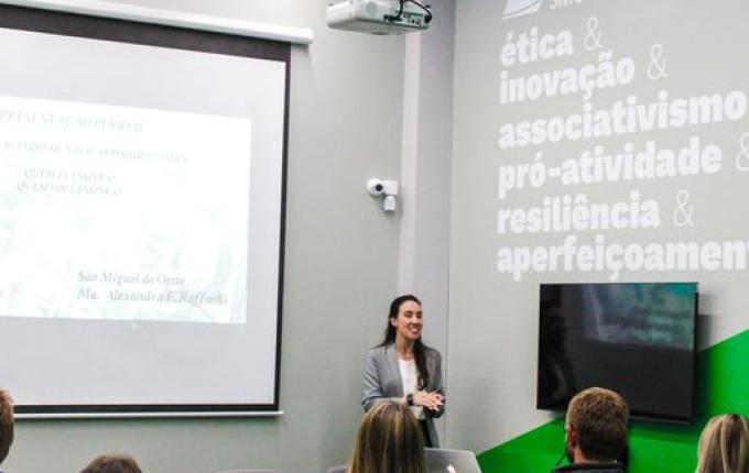 Jovem de 17 anos elogia iniciativa da CDL com Escola do Varejo