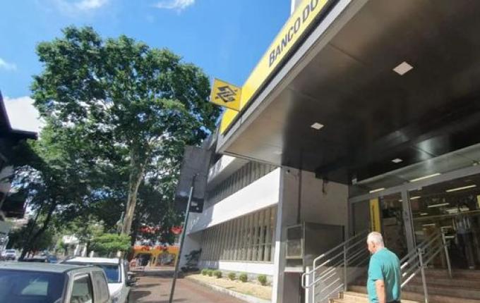 Golpista que enganou mais de 20 idosos em SC para ostentar vida de luxo é preso