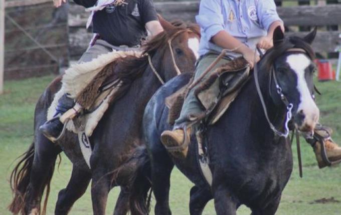 Provas de laço e oração da Ave Maria marcam Acampamento Farrapo em SMOeste