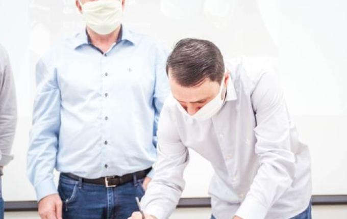 Acismo e Sicoob firmam parceria para fomento de negócios