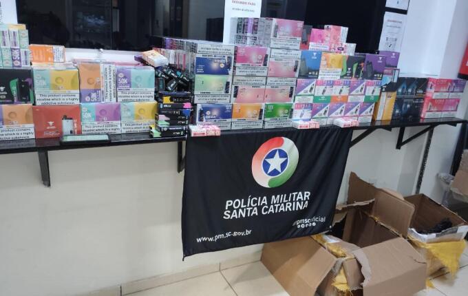 PM apreende cigarros eletrônicos e homem é preso por contrabando em Dionísio Cerqueira