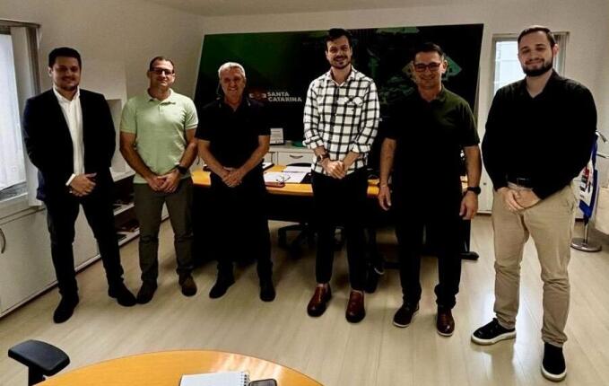 Descanso articula parceria com a Casan para levar água a famílias da Linha Famoso