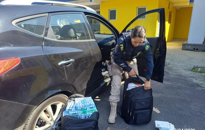 PRF apreende mais de R$ 2 milhões em centenas de iPhone na BR-101