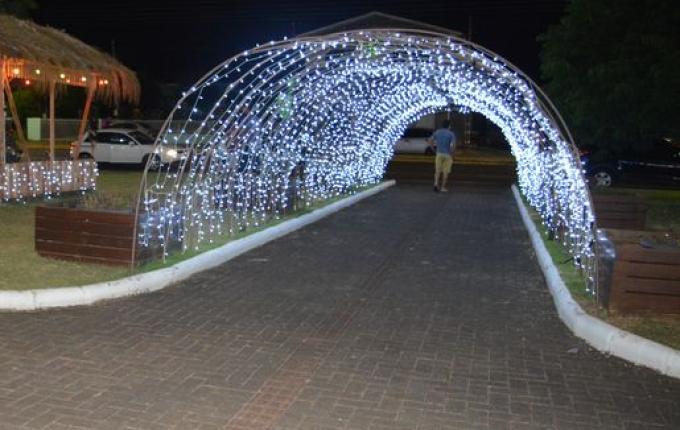 Chegada do Papai Noel encerra festividades natalinas em Saltinho