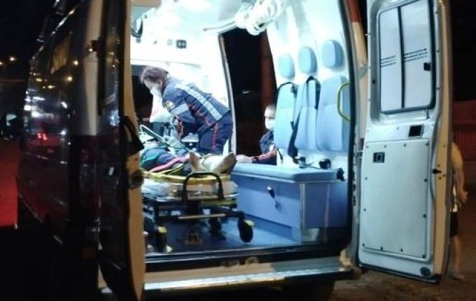 Duas mulheres são atropeladas e tem moto arrastada por carro