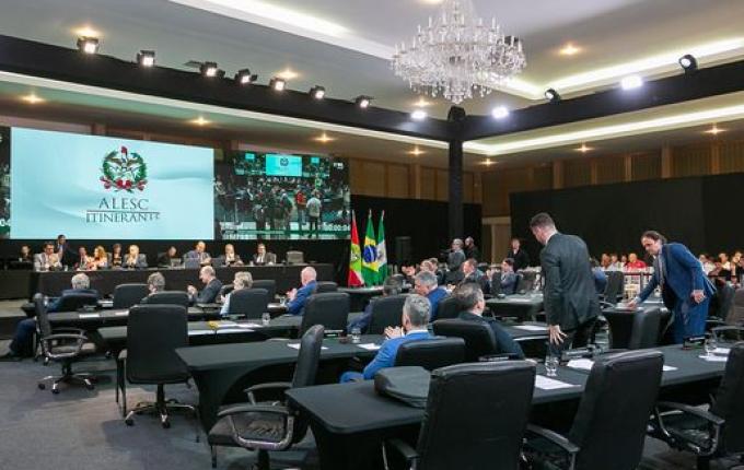 Incentivo à modernização elétrica no campo avança na Alesc Itinerante