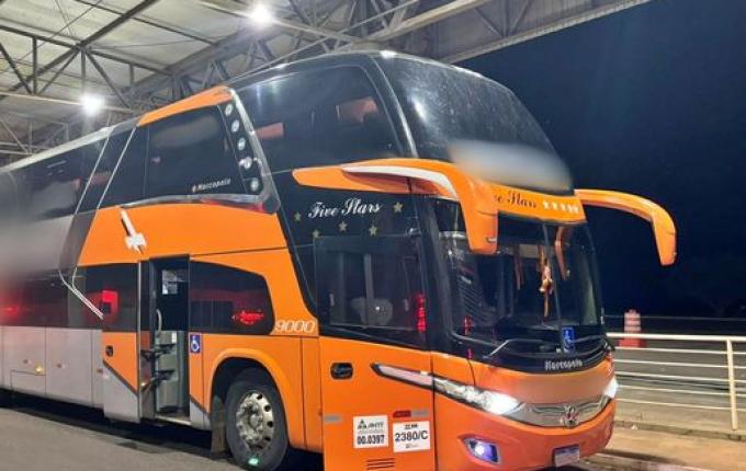 PF intercepta dois ônibus com 125 argentinos que entraram ilegalmente no Brasil em Guaraciaba