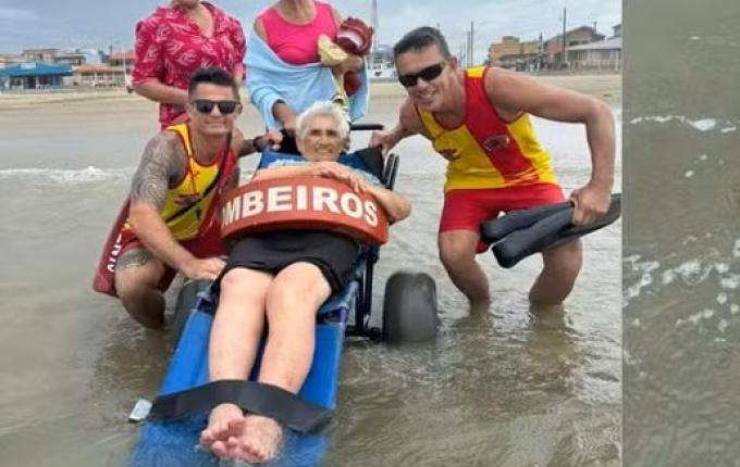 Idosa de 96 anos viaja mais de 300 km para ir à praia pela primeira vez em SC