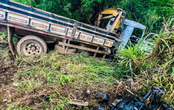 Colisão entre veículos deixa feridos na BR-163 em São Miguel do Oeste