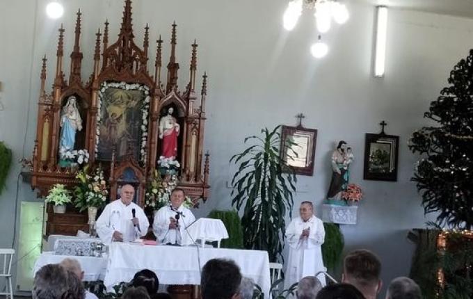 Quatro padres celebram missa do reencontro em Ervalzinho