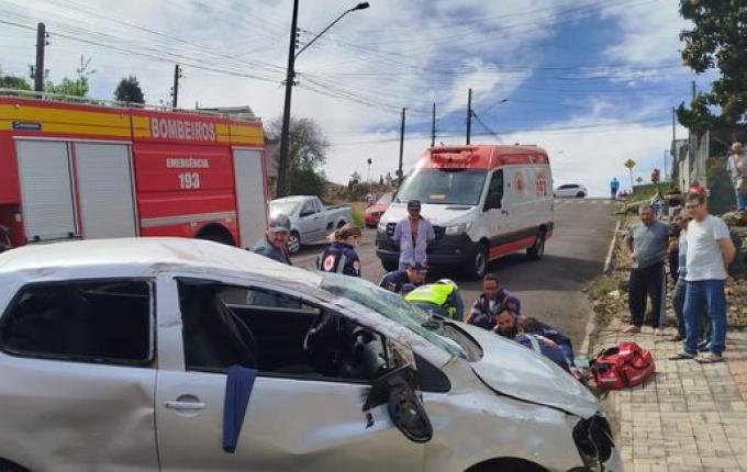 Homem fica ferido em capotamento em São Lourenço do Oeste