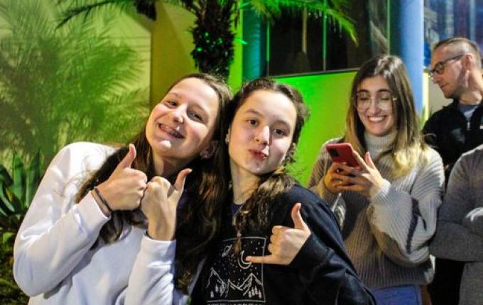 Fãs de “Barbie” formam fila para comprar ingressos no Cine Peperi