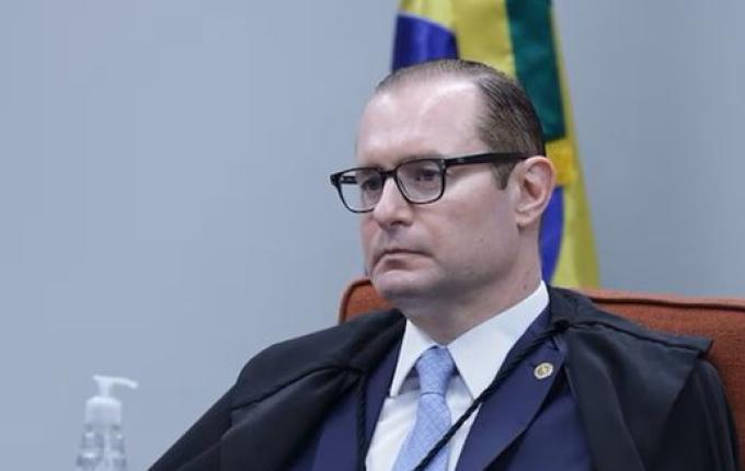 Zanin acata pedido de Moraes, e julgamento de Bolsonaro no STF terá dia extra