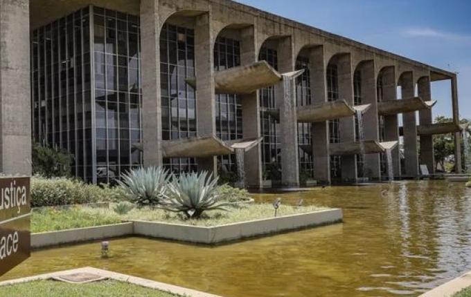 Lula nomeia ministro interino da Justiça após saída de Lewandowski