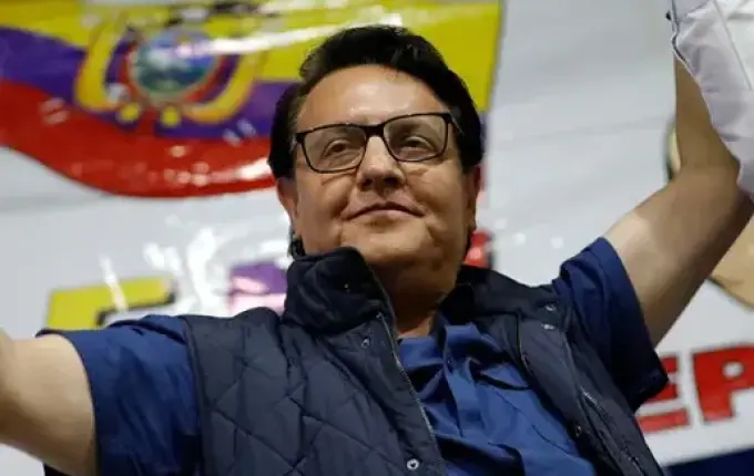 Fernando Villavicencio, candidato à presidência do Equador, é assassinado