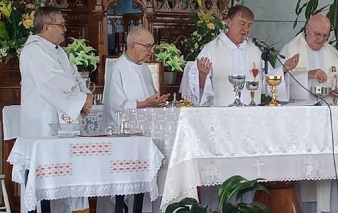 20ª Festa do Reencontro é celebrada por cinco padres