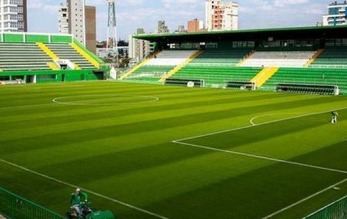 Chapecoense e Avai se enfrentam pelo Campeonato Catarinense