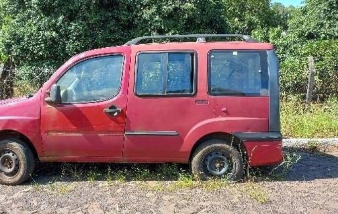 Polícia recolhe carro abandonado em via pública em Descanso
