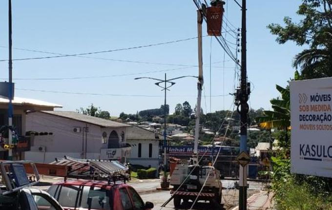 Celesc trabalha cerca de oito horas para restabelecer toda energia após acidente em Iporã do Oeste