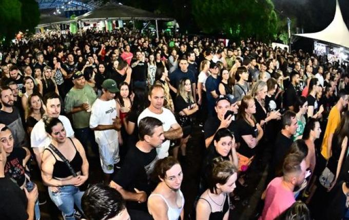 Apesar da chuva, Motocão reúne grande público no centro de SMO