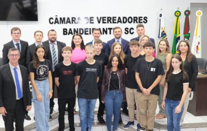 Jovens tomam posse na Câmara de Bandeirante e iniciam participação no Parlamento Jovem
